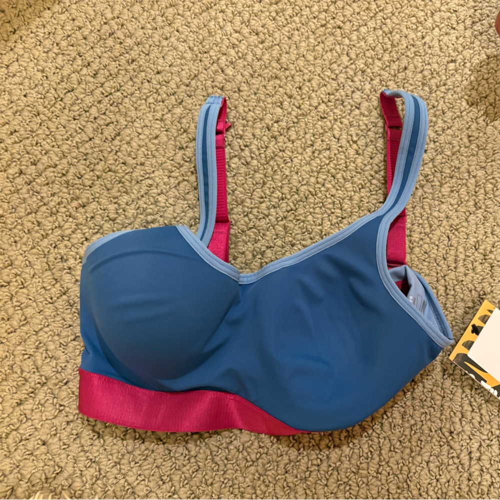 2XU light speed women’s sports bra 32B NWT